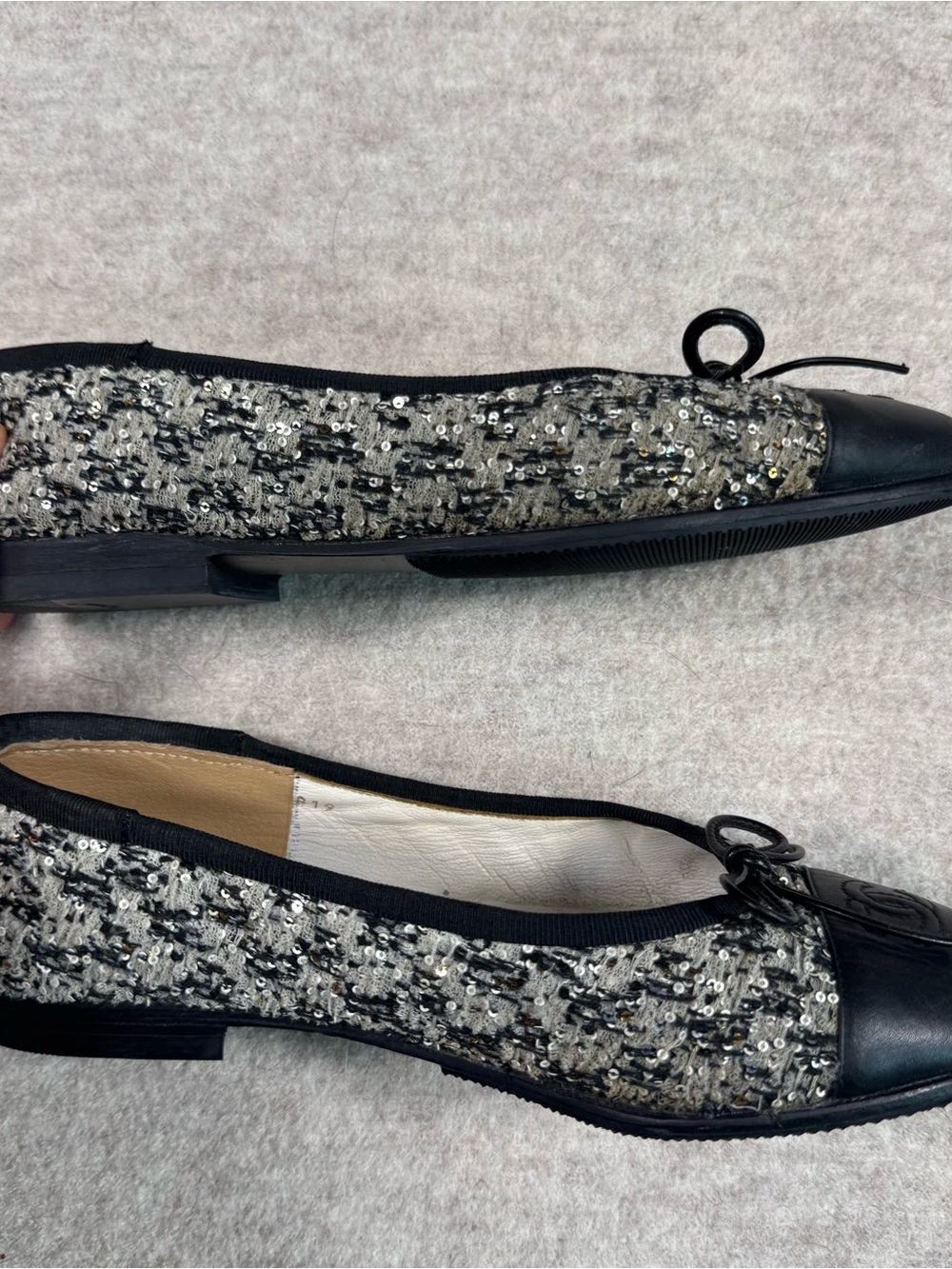 CHANEL Black & Gray Tweed Cap-Toe Bow Ballet Flats - Picture 4 of 9